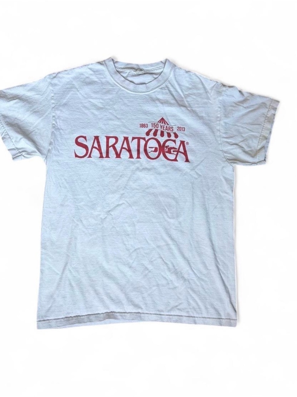 Saratoga Race Track’s 150th Men’s White Short-Sleeve Collectors T-Shirt. Sz. M